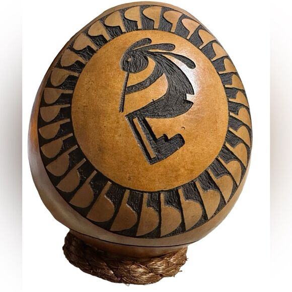 Engraved Native American handmade Gourd made . In 2001. Very nice engraving. - Picture 1 of 6